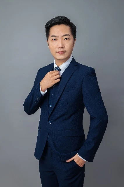 廖宏 - 企业AI培训专家